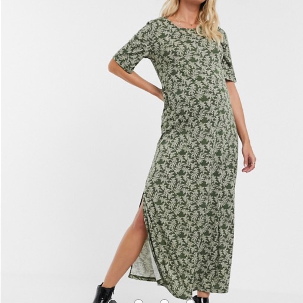 Glamorous Bloom maxi t-shirt dress